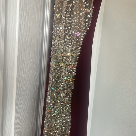 Elegant Gown - Maroon - Picture 3 of 4